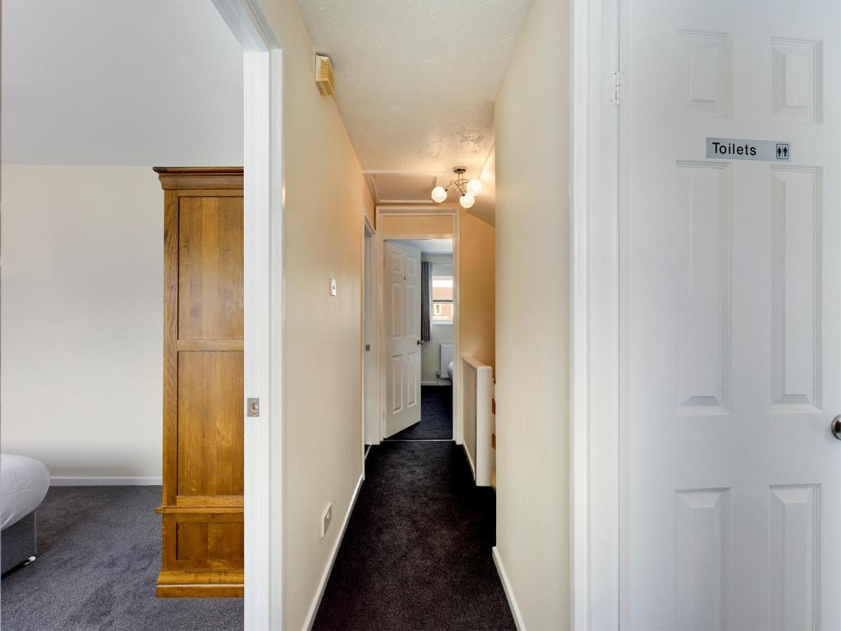 247 Serviced Accommodation In Telford- 3Br House Εξωτερικό φωτογραφία
