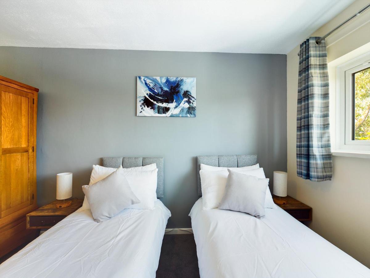 247 Serviced Accommodation In Telford- 3Br House Εξωτερικό φωτογραφία