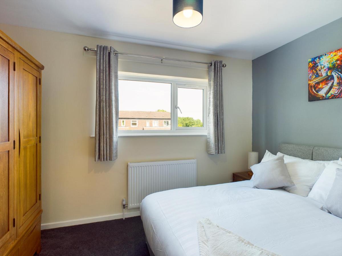 247 Serviced Accommodation In Telford- 3Br House Εξωτερικό φωτογραφία